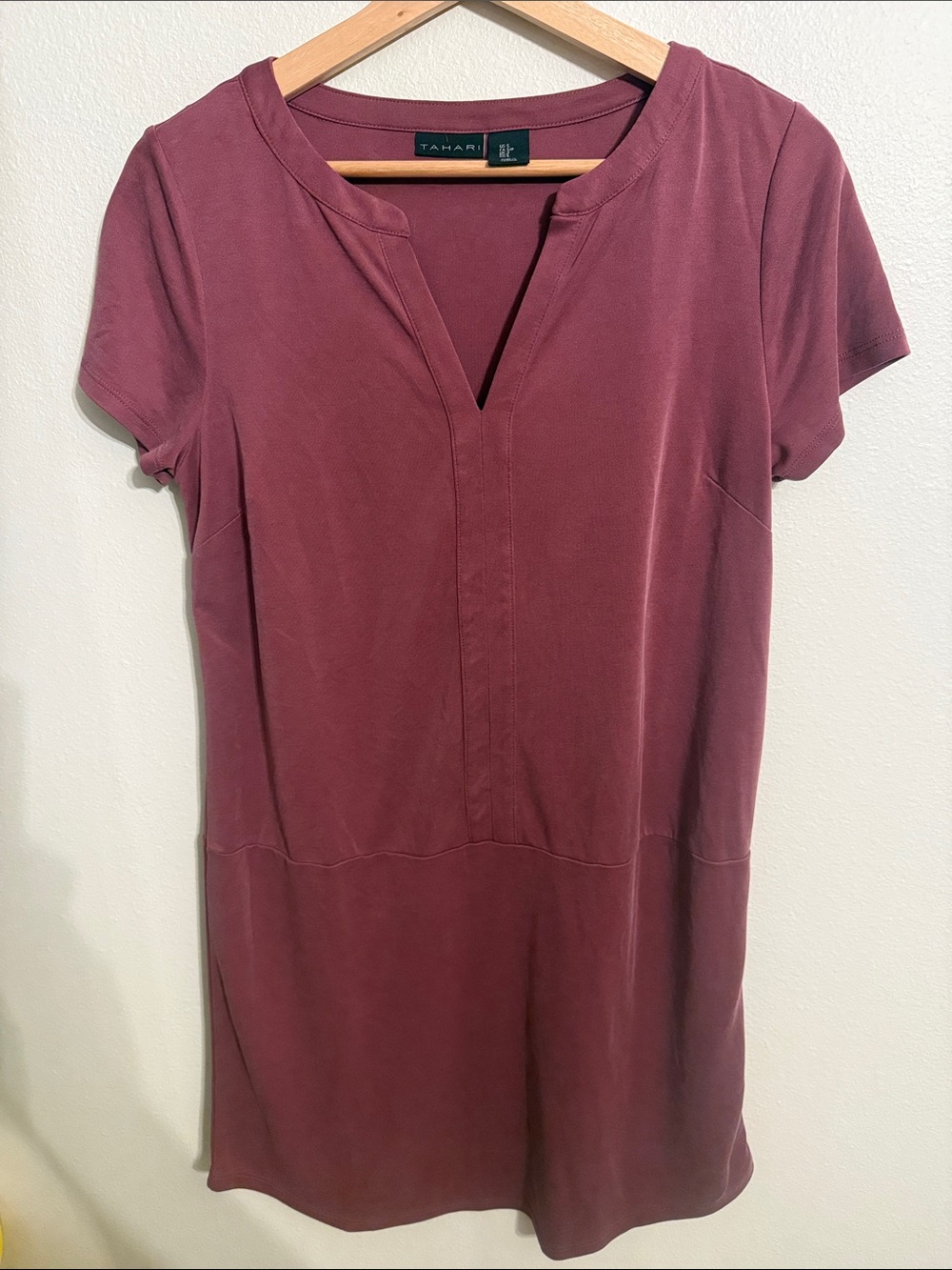 Tahari Mauve Split V-Neck Short Sleeve Tunic